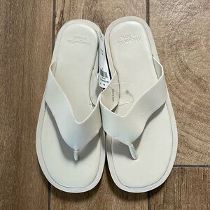 Abercrombie and Fitch platform flip flop sz 7/8  NWT